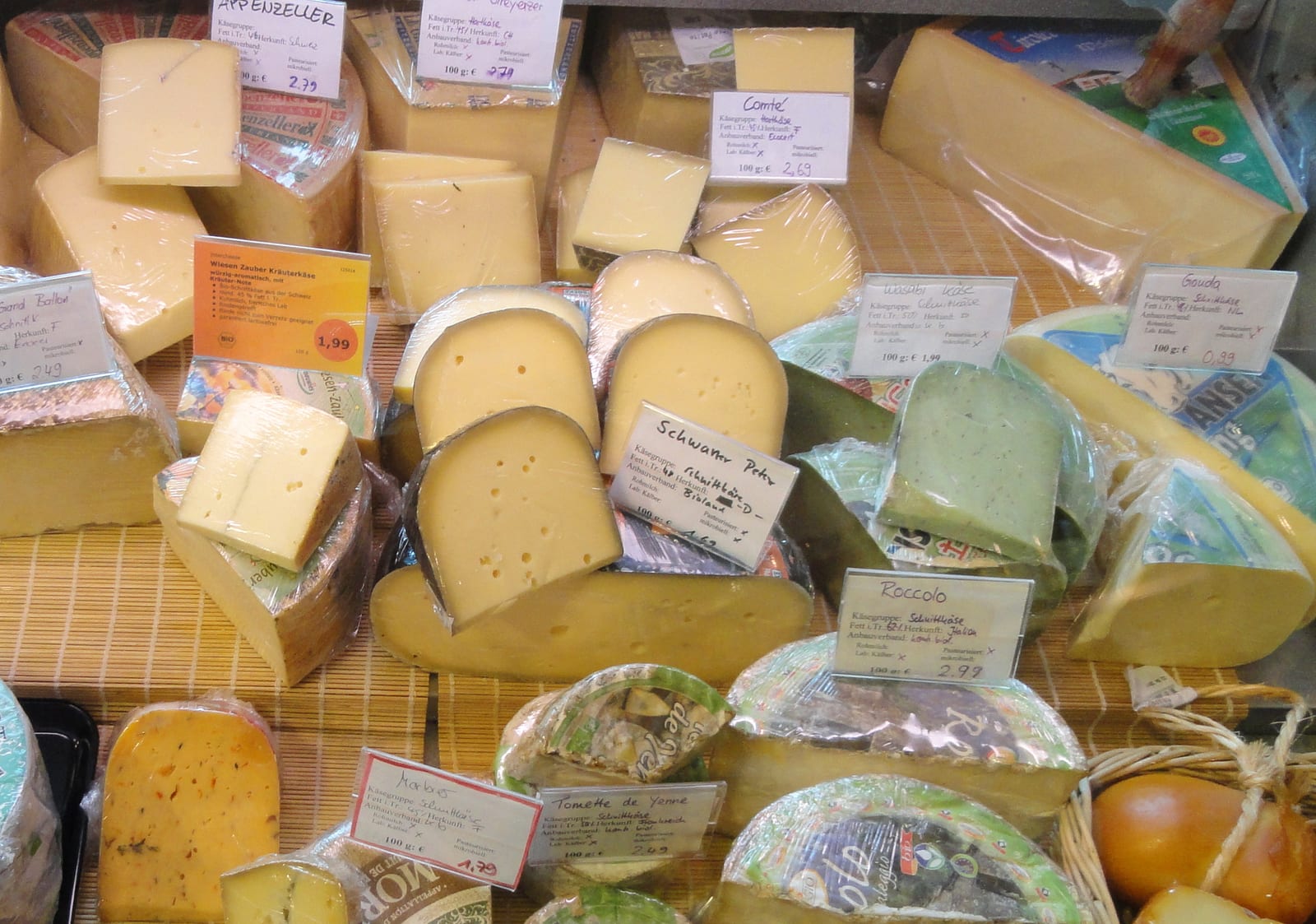 Rat race, success, satisfaction, cheese